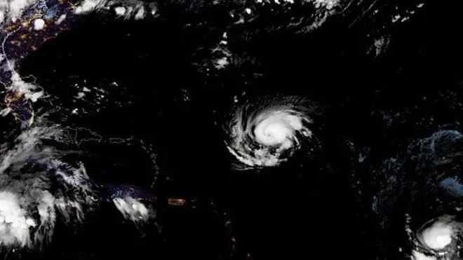 우주 쓰레기가 위성 등과 충돌하면 대형 사고로 이어질 수도 있다