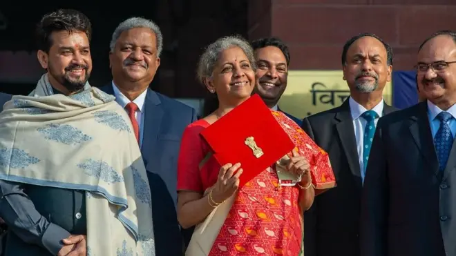 इस बार टैक्स स्लैब में कोई बदलाव नहीं किया गया है.