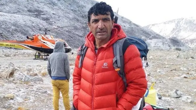 علی سدپارہ کے خاندان اور دوستوں کے مطابق انھوں نے پورٹر کی حیثیت سے کوہ پیائی میں اپنے کیریئر کا آغاز کیا