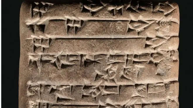 ዕድጊት እንትፍም ከም መረጋገፂ ዝዳሎ ብጥበብ ኩኒፎርም ፅሑፋት እምኒ ነይሩ