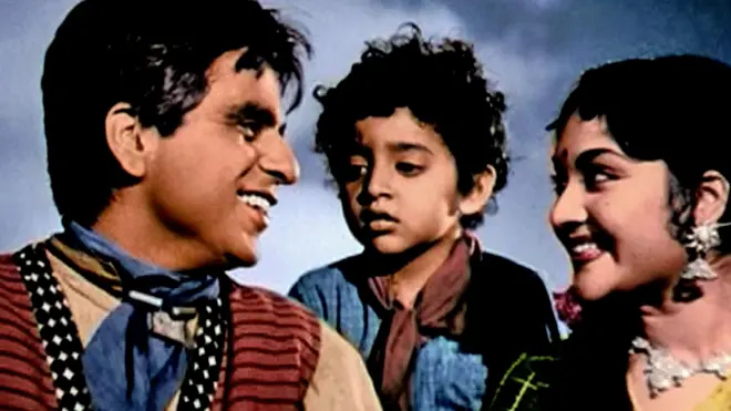 فلم 'نیا دور' میں دلیپ کمار اور ویجنتی مالا کے درمیان ڈیزی ایرانی کو دیکھا جا سکتا ہے