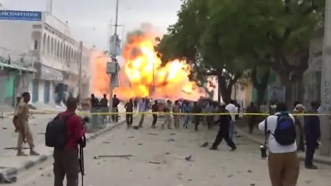 لحظة تفجير فندق مقديشيو