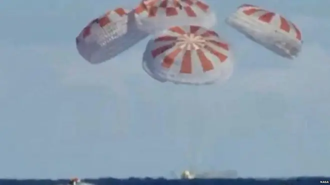 Возвращение на Землю корабля Crew Dragon