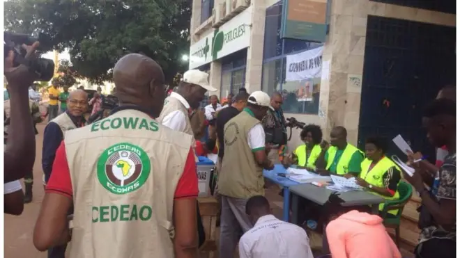 Un bureau de vote à Bissau