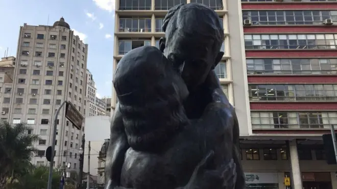 A estátua O Beijo Eterno foi inspiradapix bet baixar apkum poemapix bet baixar apkOlavo Bilac