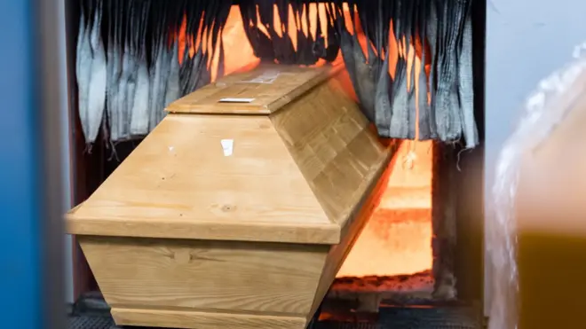 У Києві черги за довідками про смерть і в крематорій, каже мер