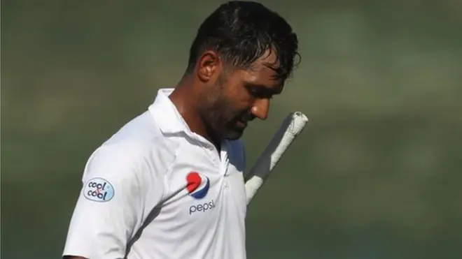 اسد شفیق سنچری بنا کر آؤٹ ہو گئے