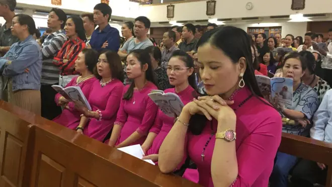 Khoảng 1000 giáo dân Việt Nam cầu nguyện tại nhà thờ St. DonBosco ở Bangkok hôm 20/11 nhân chuyến thăm Thái Lan của Giáo Hoàng Francis