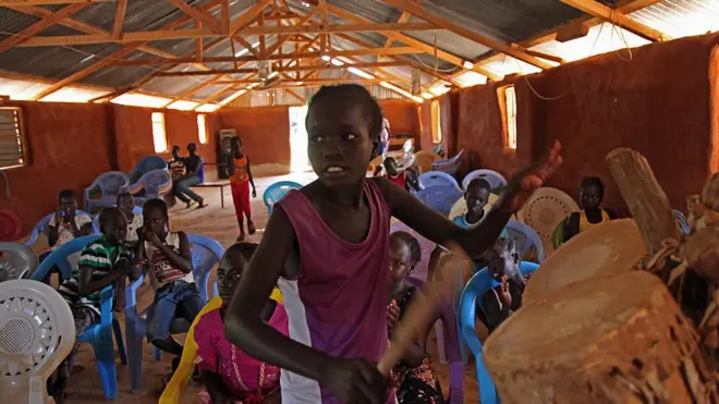 Kaampii baqattootaa Dadaab keessa baqattooni Ityoophiyaa 7,252 jiru jedhan Ambaasaaddar Mallas Alam