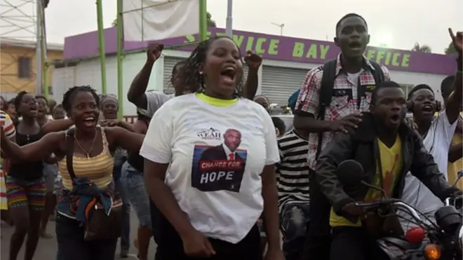 Explosions de joie dans la capitale Monrovia jeudi soir à l'annonce de la victoire éclatante de George Weah au second tour de la présidentielle.