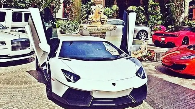 El Chapo'nun oğlu Ivan Guzman, lüks yaşantılarını Facebook'tan paylaştığı fotoğraflarla gözler önüne seriyordu.