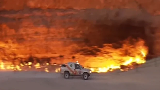 Cehennem Kapısı adıyla bilinen Darvaza Krateri'nde