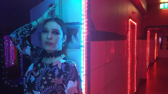 "แซนดี้" เริ่มอาชีพขายบริการทางเพศในเยอรมนีมาตั้งแต่ก่อนการล่มสลายของกำแพงเบอร์ลิน