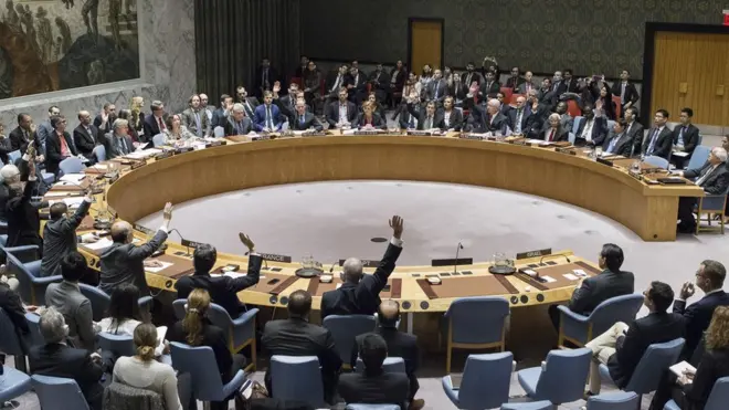 صوت 14 عضوا لصالح القرار بينما امتنع عضو واحد هو الولايات المتحدة الأمريكية