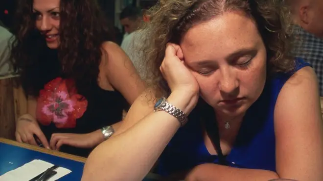 Kandungan asam amino L-triptofan pada makanan bisa menyebabkan kantuk.