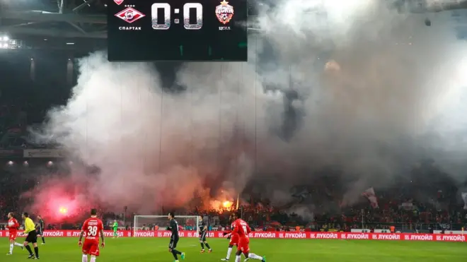 Главное московское дерби "Спартак" - ЦСКА в очередной раз не обошлось без эксцессов, связанных с болельщиками