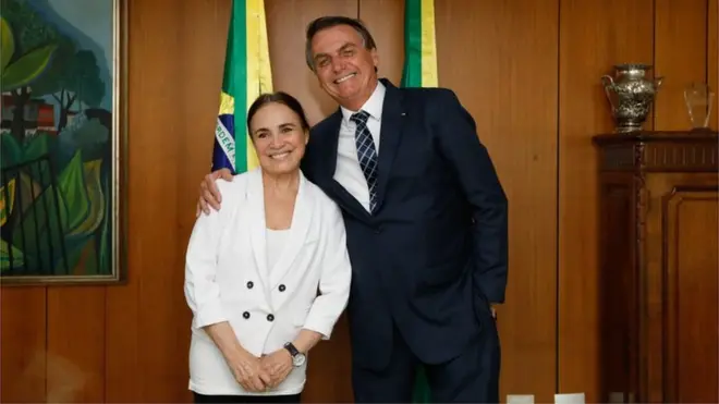 A atriz Regina Duarte aceitou o convite do presidente Jair Bolsonaro e assumirá pasta da Cultura