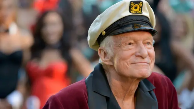 Hugh Hefner bin get many girlfriends, wey im dey call 'Playmates'