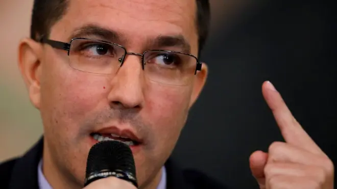 El canciller venezolano, Jorge Arreaza, condenó la declaración del presidente Trump sobre considerar una "opción militar" para intervenir en el país.