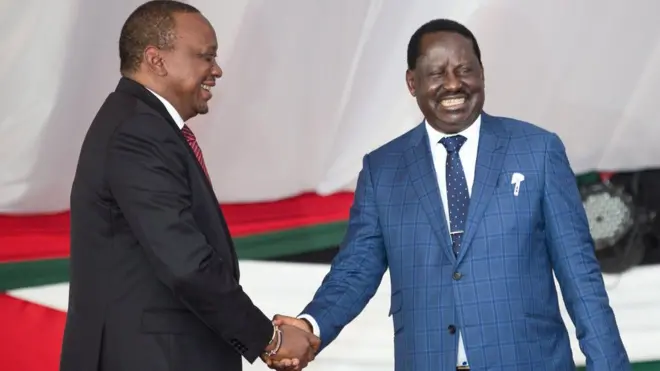 La poignée de main entre Raila Odinga et Uhuru Kenyatta