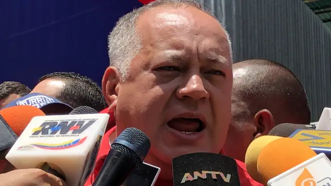 Cabello aseguró que el gobierno mantiene el control de la base aérea La Carlota en Caracas.