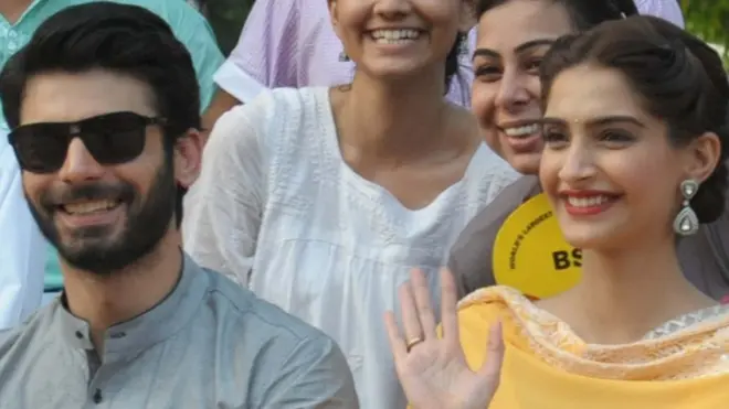 पाकिस्तान सितारे फवाद खान बॉलीवु़ड में सोनम कपूर के साथ खूबसूरत में लीड रोल में थे.