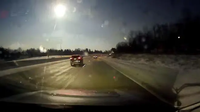 El meteorito iluminó la noche en varias ciudades de Michigan. (Foto: YouTube/Mike Austin)