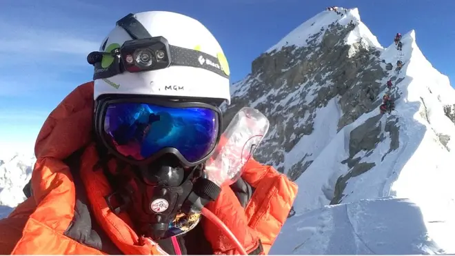 एव्हरेस्ट माथ्यानजिक मनिषा वाघमारे