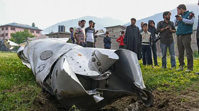 фюзеляж неизвестного сбитого аппарата в Индии