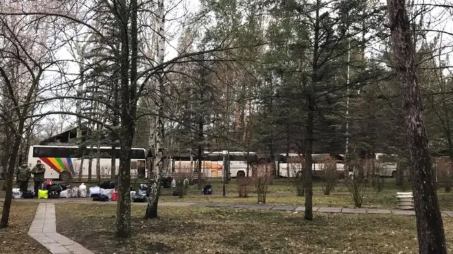 Автобуси, на яких повезли утримуваних українською владою сепаратистів