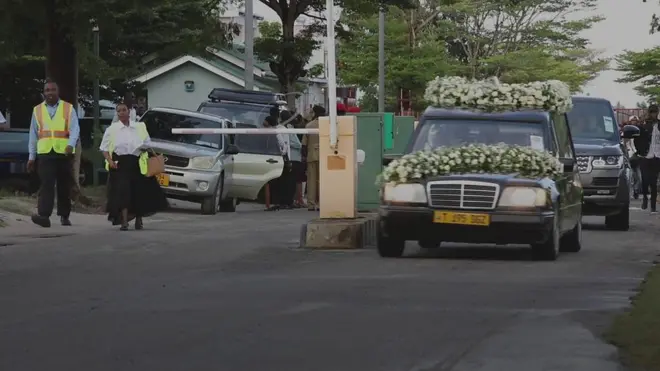 Gari lililobeba mwili wa Reginald Mengi