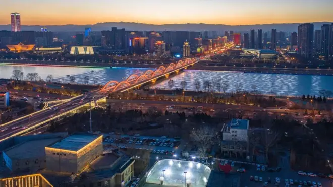 Like Newcastle, Taiyuan is an industrial city with a famous bridge over its river
