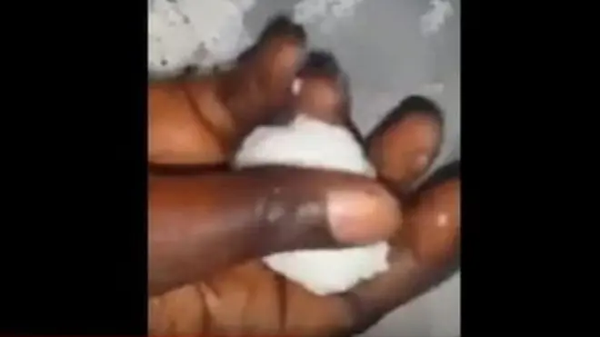 පිසූ සහල් ගුලි බිම දමා ගැසූ විට පොලා පනින ආකාරය දැක්වෙන වීඩියෝ පට සමාජ මාධ්‍ය ජාලා ඔස්සේ හුවමාරු විය