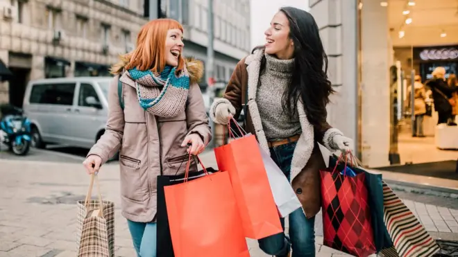Девушки на шоппинге