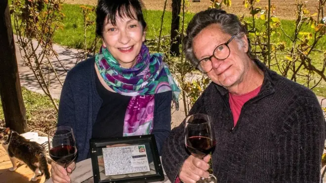 Bill dan Maif bertemu kembali setelah 32 tahun melalui LinkedIn.