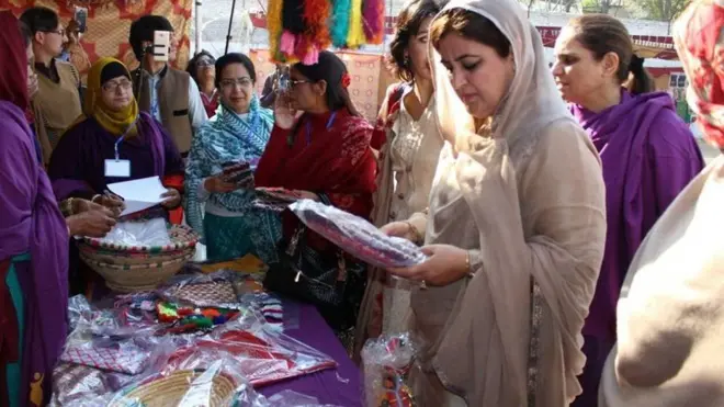 په دې فیسټیوال کې د نورو سیمو مېرمنو هم ګډون کړی دی.