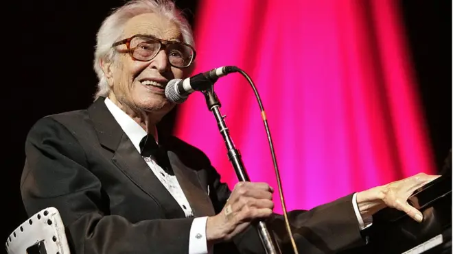 90-летний Дейв Брубек выступает на джазовом фестивале в городе Рединг, штат Пенсильвания. 1 марта 2011 г.