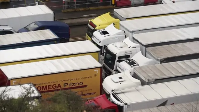 Грузовики в пробке