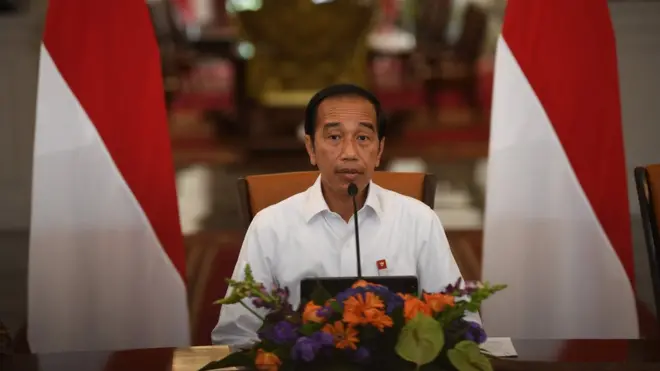 Presiden Joko Widodo mengumumkan harga bahan bakar minyak (BBM) terbaru di Istana Merdeka, Jakarta, Sabtu (03/09)