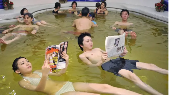 日本では週刊誌が人気だが週刊文春ほど前のめりな媒体は少ない