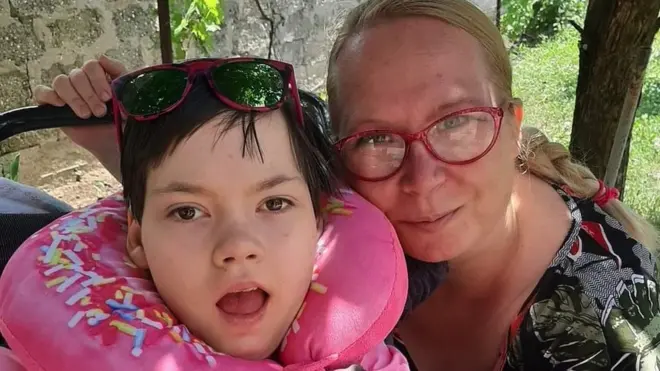 Тањина ћерка Анђела има 15 година, стопостотни инвалидитет и „ментални узраст бебе од четири месеца".