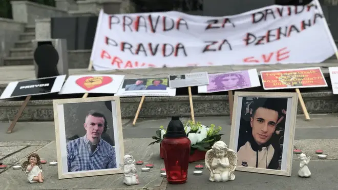 Fotografije Dženana Memića i Davida Dragičevića sa zajedničkog protesta njihovih porodica u Jajcu.