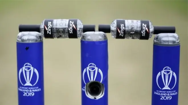 سٹمپس پر رکھی زنگس گلیاں