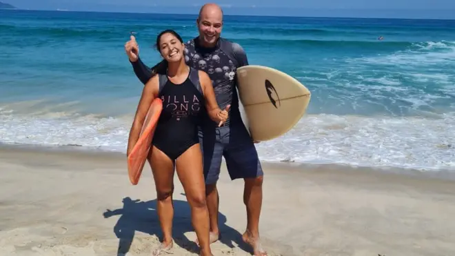 Michele e o marido na nova vida em Maresias