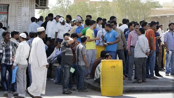 سعودی عرب میں کمپیوٹر وائرس کے حملہ کے باعث ہزاروں غیر ملکی باشندے اپنے اقامہ تجدید کرانے میں ناکام ہیں۔