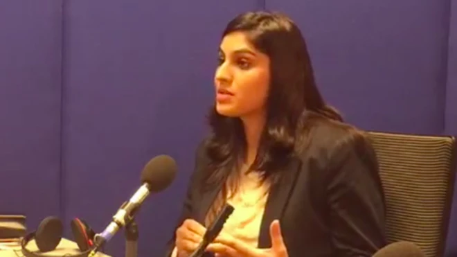 عائشہ سروری نے کہا کہ مردوں کو لگتا ہے کہ عورتوں کی وجہ سے ان کا معاشرے میں مقام خطرے میں پڑ جاتا ہے