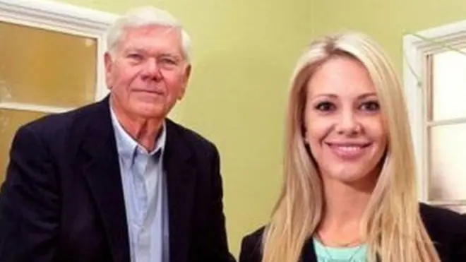 જોન કોર્કોરન તેમની પૌત્રી કાયલા માર્ટેસ સાથે