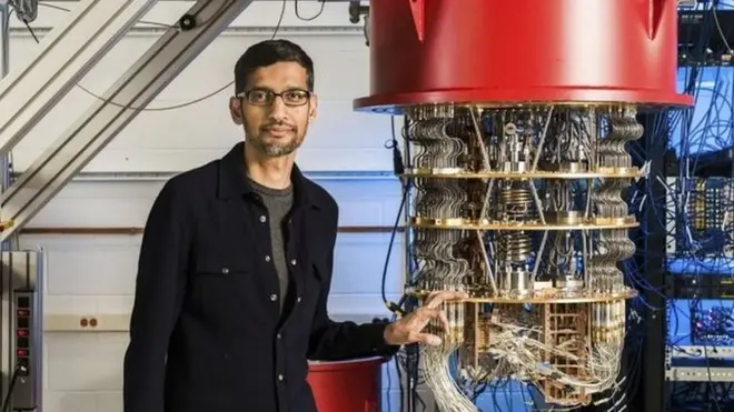 皮采2019年10月在圣巴巴拉谷歌实验室一台量子计算机前