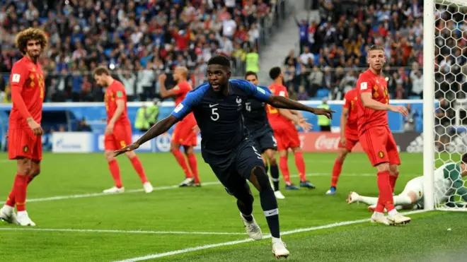 Samuel Umtiti celebra su gol frente a Bélgica.