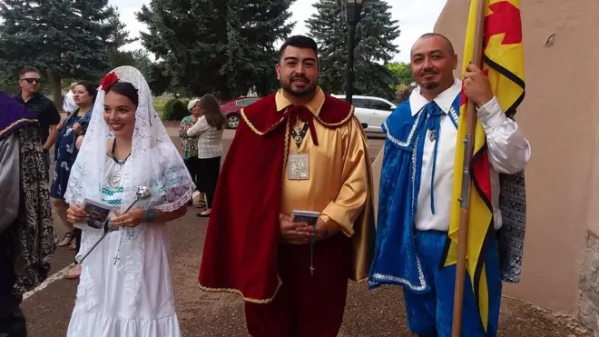 Los Caballeros de Vargas son una asociación de habitantes hispanos de Nuevo México empeñados en mantener viva la herencia cultural de España.